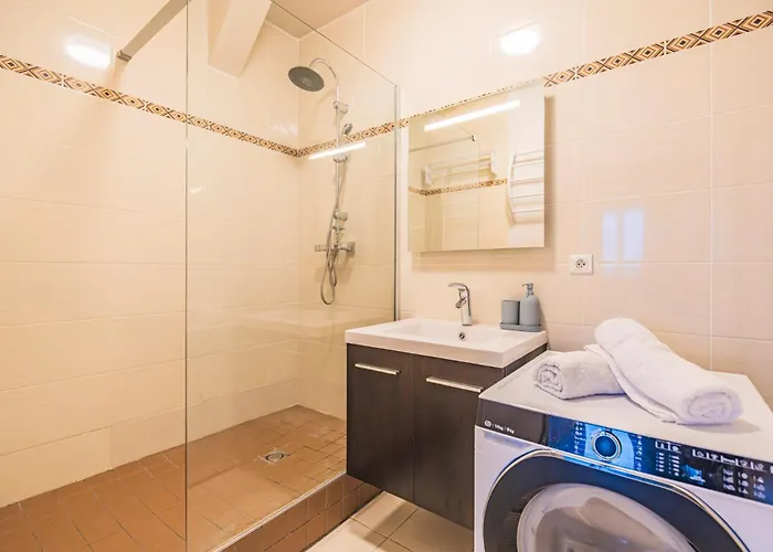 Lundy - Center - Free Park